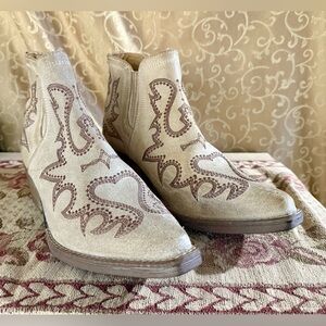 NWOB Sterling River Ankle Cowboy Boots Beige/Taupe Embroidered Women Size 11